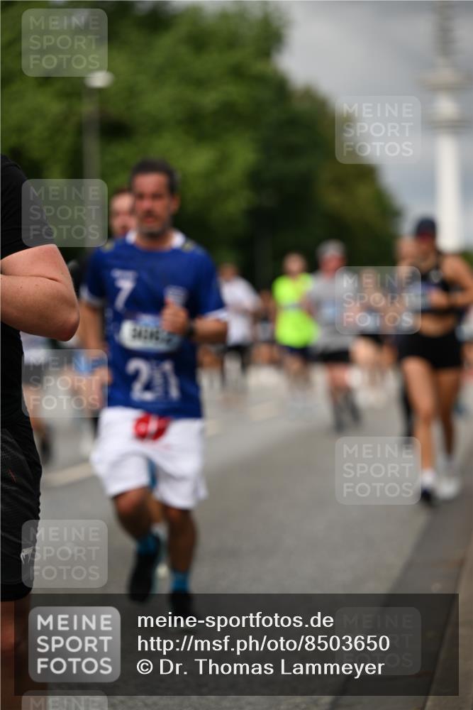 29.06.2025 - hella hamburg halbmarathon Dr. Thomas Lammeyer http://msf.ph/oto/8503650 29.06.2025 10:26:12 Kennedybrücke 1072, 1158, 1191, 1250, 1269, 1294, 1419, 1668, 1958, 1963, 2009, 2063, 2529, 2815, 2841, 2919, 3172, 3606, 3825, 3826, 4046, 4289, 4375, 4376, 5412, 5641, 6103, 6676, 7375, 7612, 7672, 8431, 8860, 8884, 8896, 8954, 8959, 9002, 9062, 9326, 9327, 9483, 9635, 9788, 9807, 10167, 10787, 10902, 10921, 11425 meine-sportfotos.de