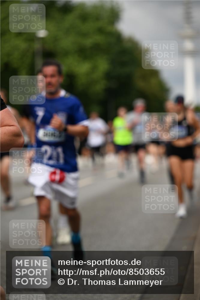 29.06.2025 - hella hamburg halbmarathon Dr. Thomas Lammeyer http://msf.ph/oto/8503655 29.06.2025 10:26:12 Kennedybrücke 1072, 1158, 1191, 1250, 1269, 1294, 1419, 1668, 1958, 1963, 2009, 2063, 2529, 2815, 2841, 2919, 3172, 3606, 3825, 3826, 4046, 4289, 4375, 4376, 5412, 5641, 6103, 6676, 7375, 7612, 7672, 8431, 8860, 8884, 8896, 8954, 8959, 9002, 9062, 9326, 9327, 9483, 9635, 9788, 9807, 10167, 10787, 10902, 10921, 11425 meine-sportfotos.de