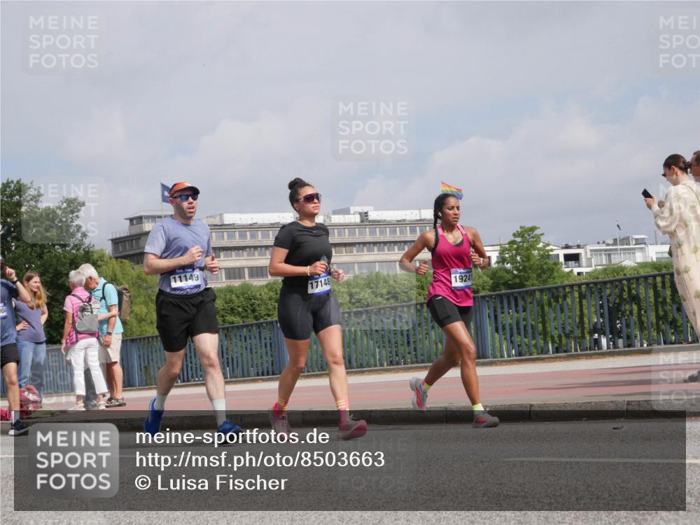 29.06.2025 - hella hamburg halbmarathon Luisa Fischer http://msf.ph/oto/8503663 29.06.2025 10:13:55 Kennedybrücke 04, 11149, 17148, 19241, 2868, 4287, 5440, 8171, 10196 meine-sportfotos.de