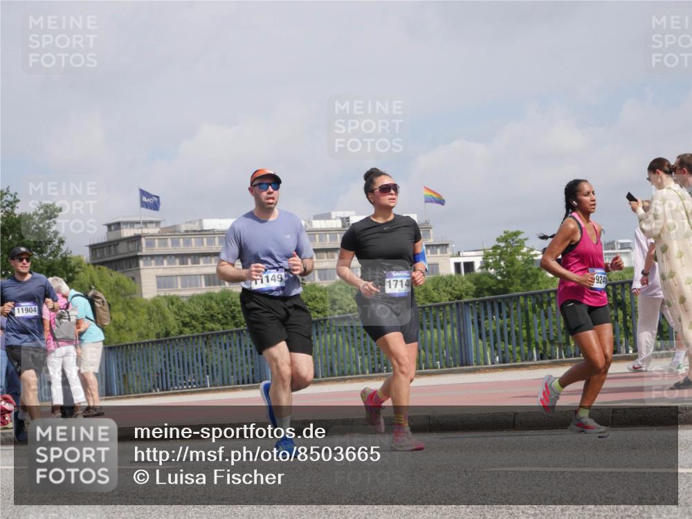 29.06.2025 - hella hamburg halbmarathon Luisa Fischer http://msf.ph/oto/8503665 29.06.2025 10:13:55 Kennedybrücke 11904, 1149, 1714, 924, 2868, 4287, 5440, 8171, 10196 meine-sportfotos.de