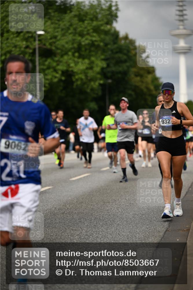 29.06.2025 - hella hamburg halbmarathon Dr. Thomas Lammeyer http://msf.ph/oto/8503667 29.06.2025 10:26:13 Kennedybrücke 1072, 1158, 1191, 1250, 1269, 1294, 1419, 1668, 1958, 1963, 2009, 2063, 2172, 2529, 2815, 2841, 2919, 3172, 3606, 3825, 3826, 4046, 4289, 4375, 4376, 5412, 5641, 6103, 6676, 7375, 7612, 7672, 8431, 8860, 8884, 8896, 8954, 8959, 9002, 9062, 9326, 9327, 9483, 9635, 9788, 9807, 10167, 10710, 10787, 10902, 10921, 11425 meine-sportfotos.de