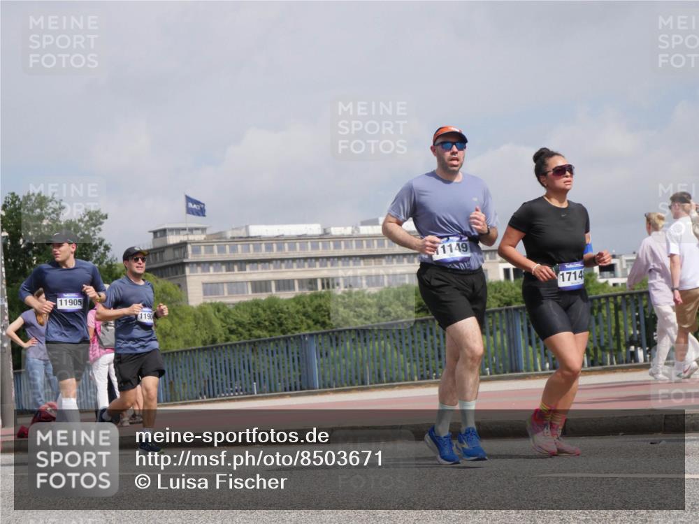 29.06.2025 - hella hamburg halbmarathon Luisa Fischer http://msf.ph/oto/8503671 29.06.2025 10:13:56 Kennedybrücke 11905, 1190, 11149, 1714, 2868, 4287, 5440, 8171, 8807, 10196 meine-sportfotos.de