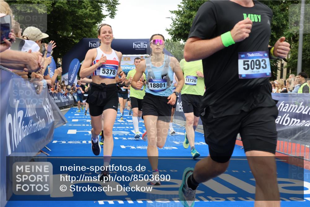 29.06.2025 - hella hamburg halbmarathon Strokosch-Dieckow http://msf.ph/oto/8503690 29.06.2025 10:52:09 Ziel 1482, 2397, 2595, 4419, 4837, 5032, 5087, 5093, 5378, 5482, 6897, 7732, 9074, 9082, 12135, 12580, 13726, 14248, 14300, 15275, 15506, 15829, 16003, 16179, 16320, 16591, 16666, 17033, 17130, 18475, 18801 meine-sportfotos.de