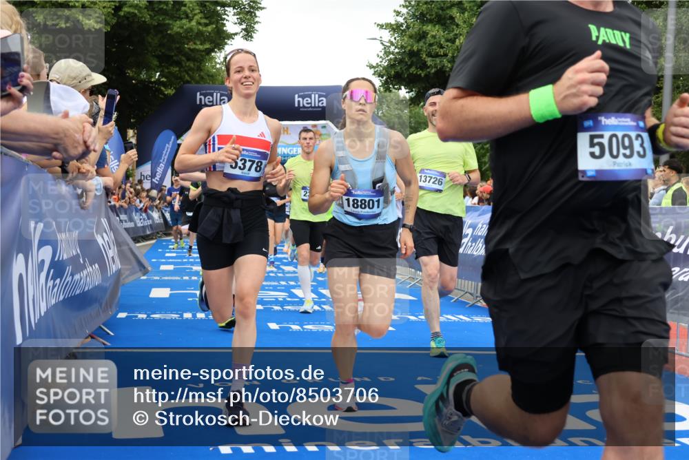 29.06.2025 - hella hamburg halbmarathon Strokosch-Dieckow http://msf.ph/oto/8503706 29.06.2025 10:52:09 Ziel 1482, 2397, 2595, 4419, 4837, 5032, 5087, 5093, 5378, 5482, 6897, 7732, 9074, 9082, 12135, 12580, 13726, 14248, 14300, 15275, 15506, 15829, 16003, 16179, 16320, 16591, 16666, 17033, 17130, 18475, 18801 meine-sportfotos.de