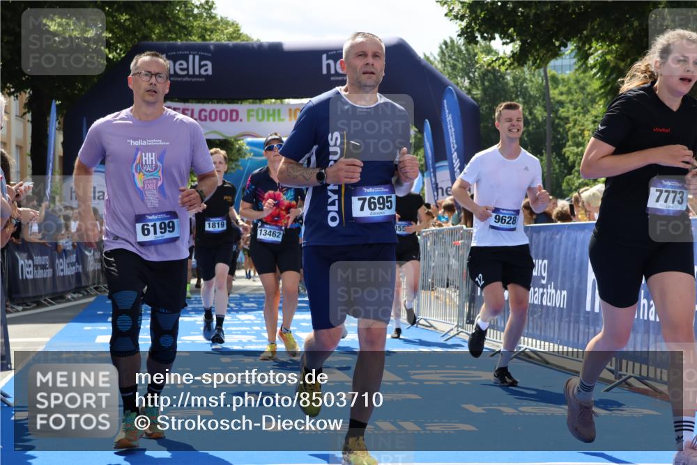 29.06.2025 - hella hamburg halbmarathon Strokosch-Dieckow http://msf.ph/oto/8503710 29.06.2025 11:36:28 Ziel 1224, 1298, 1389, 1819, 2853, 3558, 5294, 6199, 6805, 7695, 7773, 9054, 9055, 9094, 9628, 10027, 10219, 10770, 12562, 13462, 14334, 14477, 15827 meine-sportfotos.de