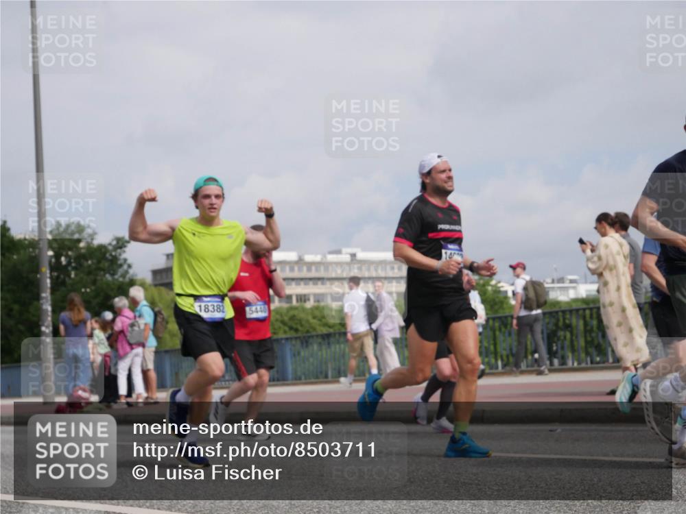 29.06.2025 - hella hamburg halbmarathon Luisa Fischer http://msf.ph/oto/8503711 29.06.2025 10:14:00 Kennedybrücke 18382, 5440, 4287, 5440, 8171, 8807, 8810, 10196 meine-sportfotos.de