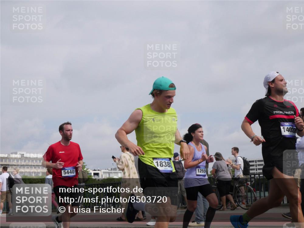 29.06.2025 - hella hamburg halbmarathon Luisa Fischer http://msf.ph/oto/8503720 29.06.2025 10:14:01 Kennedybrücke 5440, 1838, 12556, 7, 14022, 4287, 5440, 8171, 8807, 8810, 10196 meine-sportfotos.de