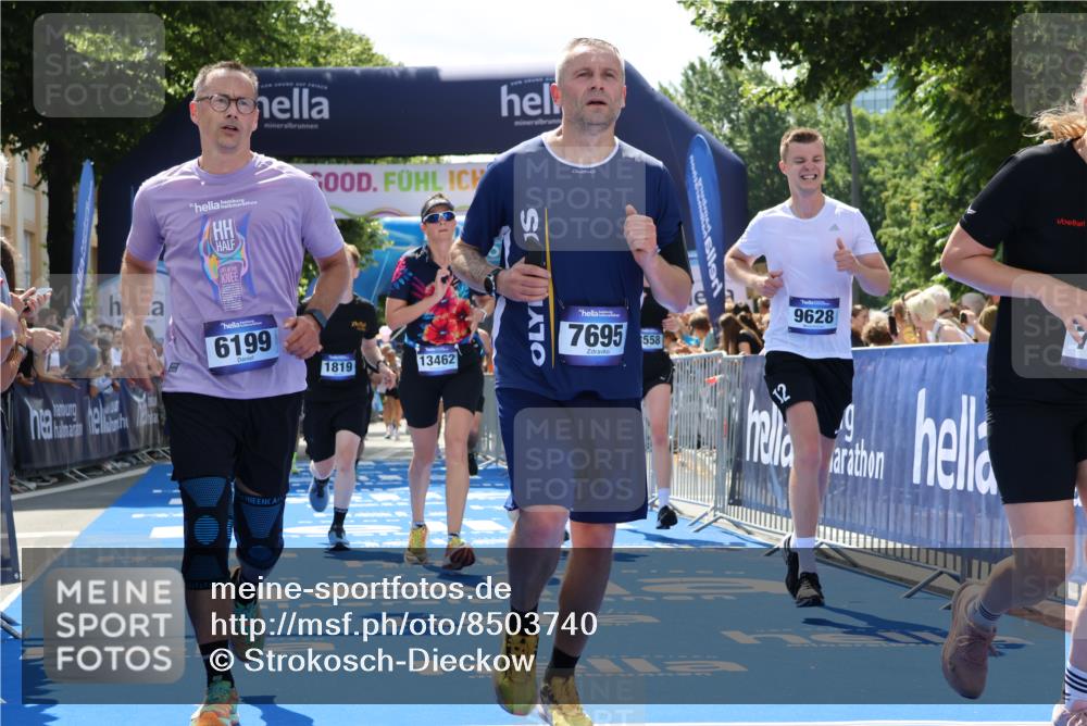 29.06.2025 - hella hamburg halbmarathon Strokosch-Dieckow http://msf.ph/oto/8503740 29.06.2025 11:36:29 Ziel 1224, 1298, 1389, 1819, 2853, 3558, 3920, 4385, 6199, 6805, 7695, 7773, 9054, 9055, 9628, 10027, 10219, 10770, 13462, 14334, 14477, 15827 meine-sportfotos.de