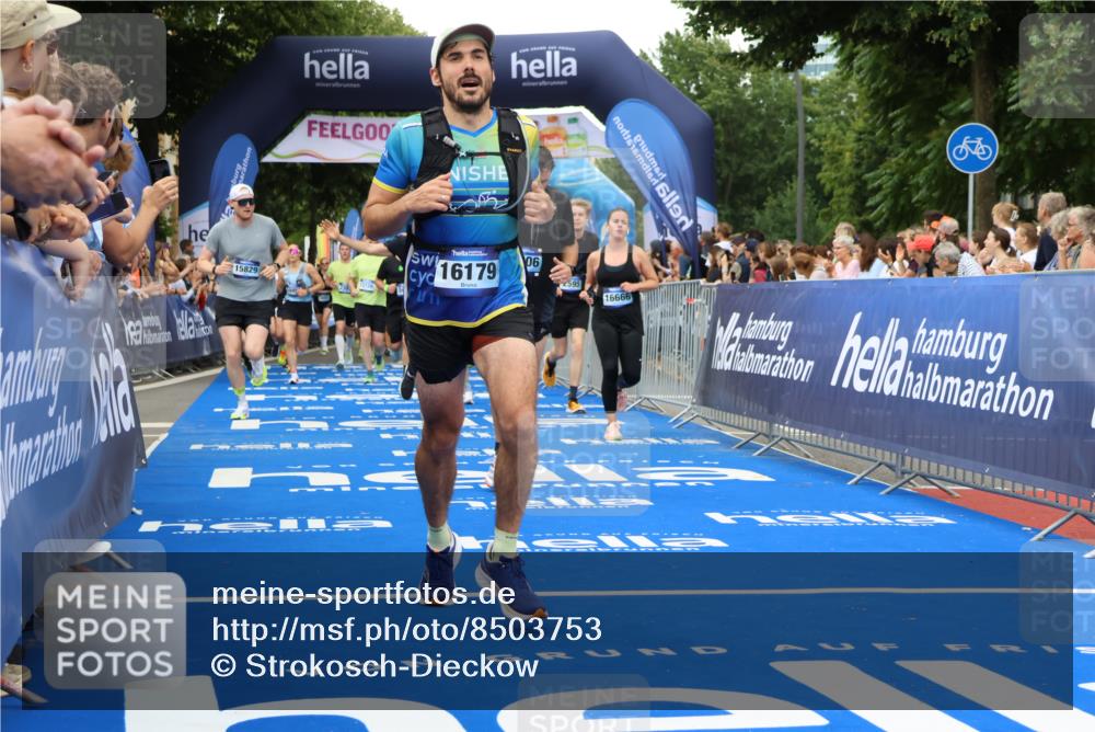 29.06.2025 - hella hamburg halbmarathon Strokosch-Dieckow http://msf.ph/oto/8503753 29.06.2025 10:52:03 Ziel 1482, 2397, 2595, 4033, 5093, 5336, 5378, 6390, 6897, 7130, 7409, 7724, 7732, 8413, 8977, 9082, 10057, 12580, 13726, 14248, 15356, 15506, 15829, 16179, 16320, 16666, 17033, 17978, 18801, 18869 meine-sportfotos.de