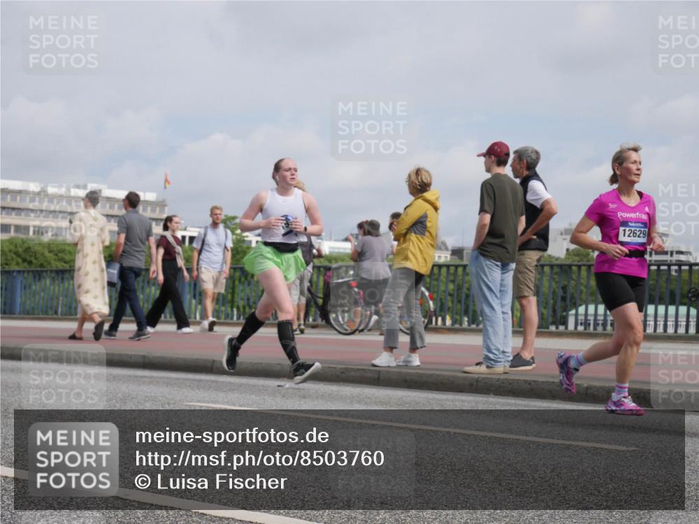 29.06.2025 - hella hamburg halbmarathon Luisa Fischer http://msf.ph/oto/8503760 29.06.2025 10:14:09 Kennedybrücke 12629, 1531, 8807, 8810, 10372 meine-sportfotos.de