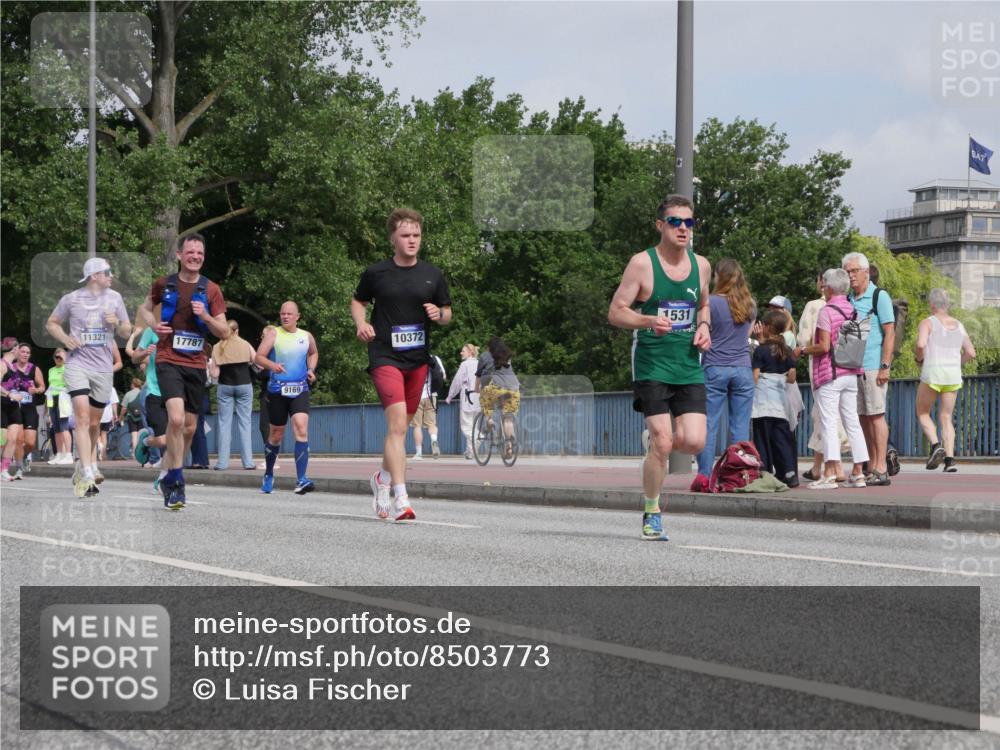 29.06.2025 - hella hamburg halbmarathon Luisa Fischer http://msf.ph/oto/8503773 29.06.2025 10:14:16 Kennedybrücke 11321, 17787, 9169, 10372, 1531, 1531, 1866, 5379, 9169, 10372 meine-sportfotos.de