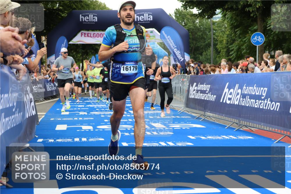29.06.2025 - hella hamburg halbmarathon Strokosch-Dieckow http://msf.ph/oto/8503774 29.06.2025 10:52:03 Ziel 1482, 2397, 2595, 4033, 5093, 5336, 5378, 6390, 6897, 7130, 7409, 7724, 7732, 8413, 8977, 9082, 10057, 12580, 13726, 14248, 15356, 15506, 15829, 16179, 16320, 16666, 17033, 17978, 18801, 18869 meine-sportfotos.de