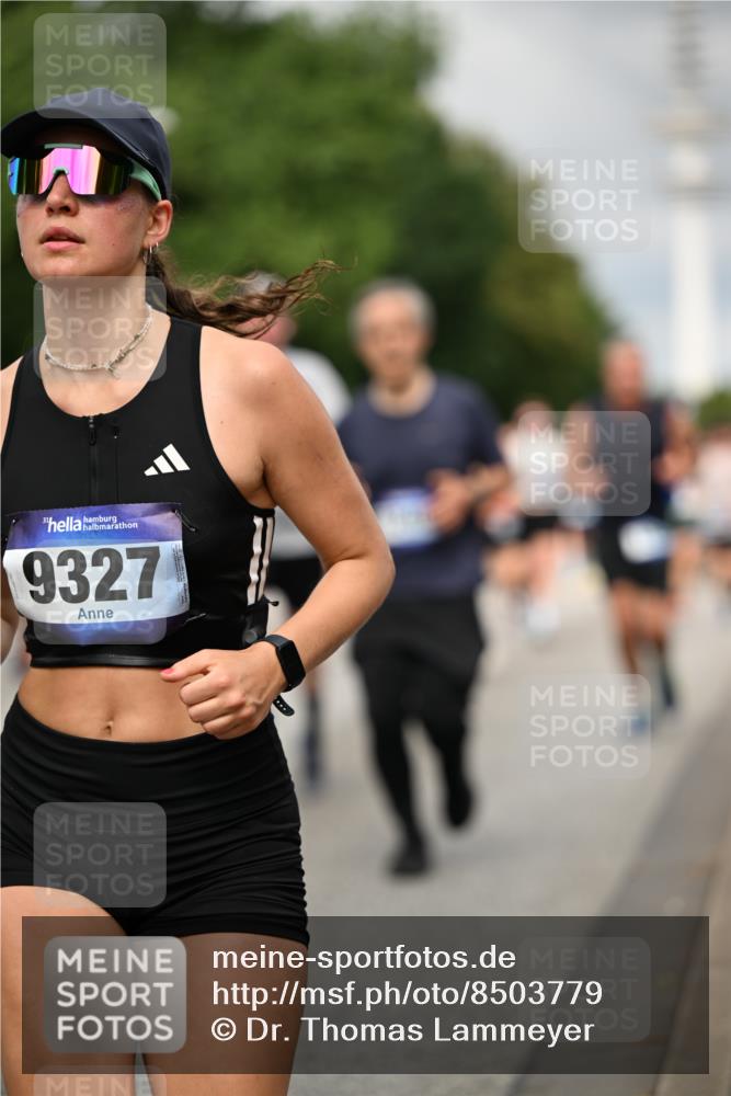 29.06.2025 - hella hamburg halbmarathon Dr. Thomas Lammeyer http://msf.ph/oto/8503779 29.06.2025 10:26:16 Kennedybrücke 1158, 1269, 1294, 1419, 1668, 1958, 1963, 2009, 2063, 2172, 2529, 2841, 2919, 3108, 3172, 3735, 3768, 3825, 3826, 3946, 4046, 4289, 4375, 4376, 4556, 5079, 5641, 6030, 6103, 6676, 6805, 7375, 7612, 7672, 8431, 8860, 8884, 8896, 8954, 8959, 9002, 9062, 9327, 9516, 9635, 9788, 9807, 10167, 10710, 10787, 10902, 10921 meine-sportfotos.de