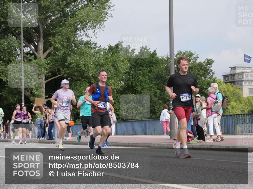 29.06.2025 - hella hamburg halbmarathon Luisa Fischer http://msf.ph/oto/8503784 29.06.2025 10:14:17 Kennedybrücke 10372, 11321, 7787, 1531, 1866, 1992, 5379, 5990, 5991, 9169, 9191, 10372 meine-sportfotos.de