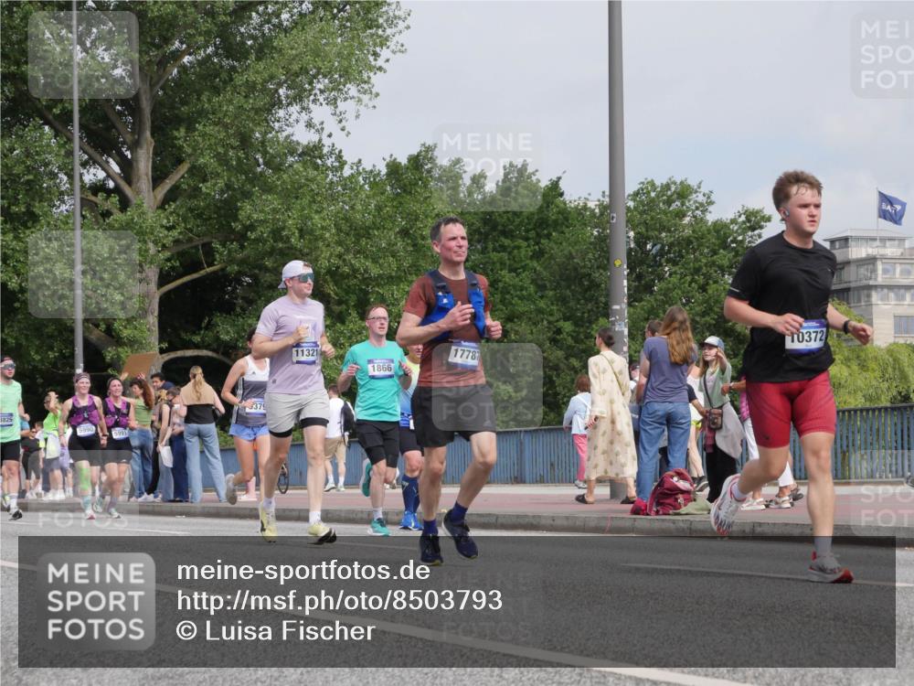 29.06.2025 - hella hamburg halbmarathon Luisa Fischer http://msf.ph/oto/8503793 29.06.2025 10:14:17 Kennedybrücke 3825, 5990, 5991, 379, 11321, 1866, 17787, 0372, 1531, 1866, 1992, 5379, 5990, 5991, 9169, 9191, 10372 meine-sportfotos.de