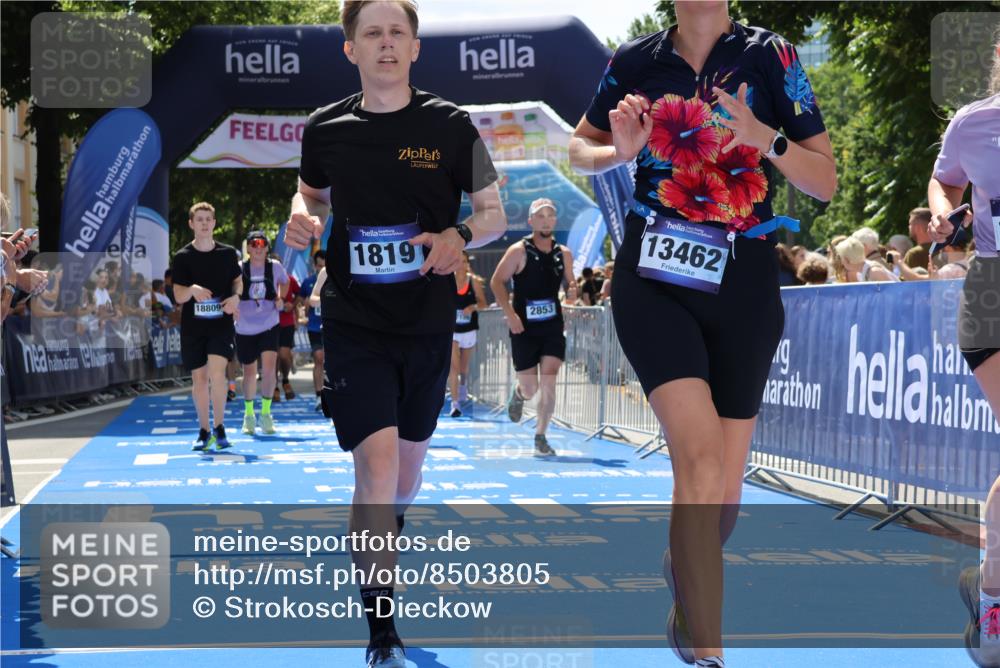 29.06.2025 - hella hamburg halbmarathon Strokosch-Dieckow http://msf.ph/oto/8503805 29.06.2025 11:36:31 Ziel 1224, 1819, 2853, 3558, 3920, 4385, 6199, 7695, 7696, 7773, 8356, 9054, 9055, 9628, 10027, 10219, 10770, 13462, 14334, 14477, 15827, 16032, 17156, 17793, 18809 meine-sportfotos.de