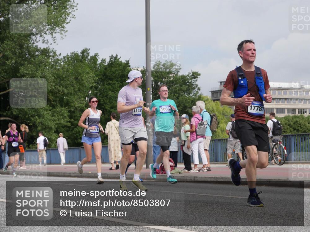 29.06.2025 - hella hamburg halbmarathon Luisa Fischer http://msf.ph/oto/8503807 29.06.2025 10:14:19 Kennedybrücke 5991, 79, 11321, 1866, 17787, 1166, 1531, 1866, 1992, 4227, 5379, 5990, 5991, 9169, 9191, 10372 meine-sportfotos.de