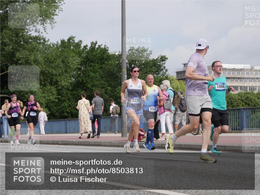 29.06.2025 - hella hamburg halbmarathon Luisa Fischer http://msf.ph/oto/8503813 29.06.2025 10:14:20 Kennedybrücke 5991, 5990, 5379, 9169, 1866, 1166, 1531, 1866, 1992, 4227, 5379, 5990, 5991, 9169, 9191, 10372 meine-sportfotos.de