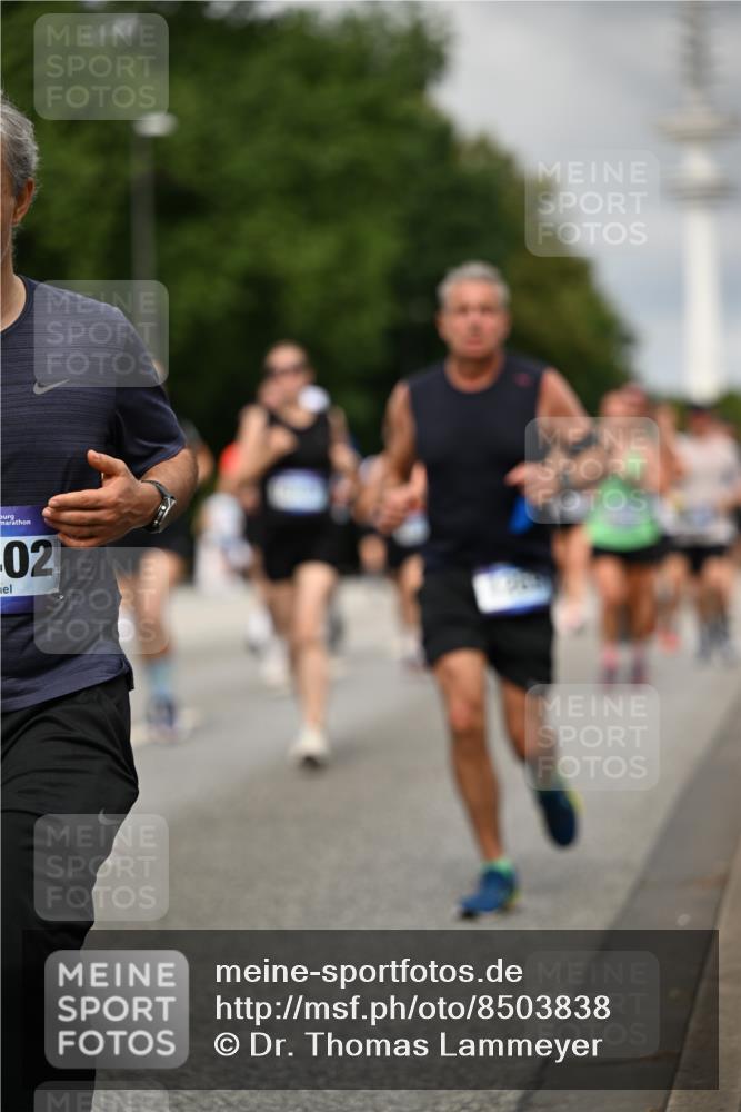 29.06.2025 - hella hamburg halbmarathon Dr. Thomas Lammeyer http://msf.ph/oto/8503838 29.06.2025 10:26:18 Kennedybrücke 1158, 1269, 1294, 1419, 1668, 1963, 2009, 2063, 2172, 2919, 3108, 3172, 3735, 3768, 3825, 3826, 3946, 4046, 4114, 4289, 4375, 4376, 4556, 5079, 5641, 6030, 6676, 6805, 6849, 7375, 7612, 7672, 7794, 8431, 8860, 8884, 8896, 8954, 9002, 9062, 9204, 9327, 9516, 9635, 9788, 9807, 10167, 10710, 10902, 10921, 10961 meine-sportfotos.de