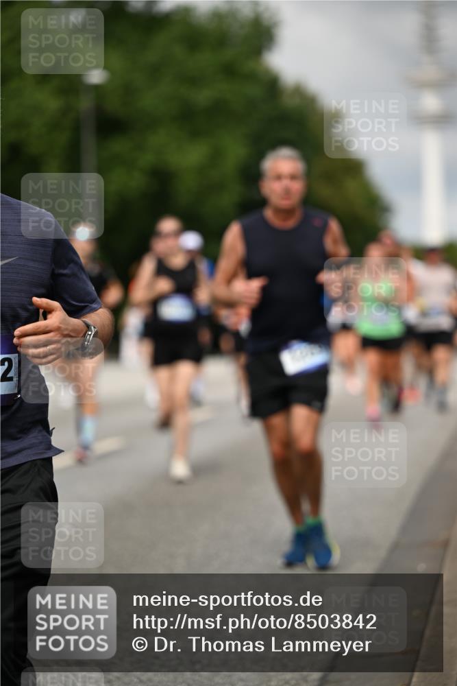 29.06.2025 - hella hamburg halbmarathon Dr. Thomas Lammeyer http://msf.ph/oto/8503842 29.06.2025 10:26:18 Kennedybrücke 1158, 1269, 1294, 1419, 1668, 1963, 2009, 2063, 2172, 2919, 3108, 3172, 3735, 3768, 3825, 3826, 3946, 4046, 4114, 4289, 4375, 4376, 4556, 5079, 5641, 6030, 6676, 6805, 6849, 7375, 7612, 7672, 7794, 8431, 8860, 8884, 8896, 8954, 9002, 9062, 9204, 9327, 9516, 9635, 9788, 9807, 10167, 10710, 10902, 10921, 10961 meine-sportfotos.de