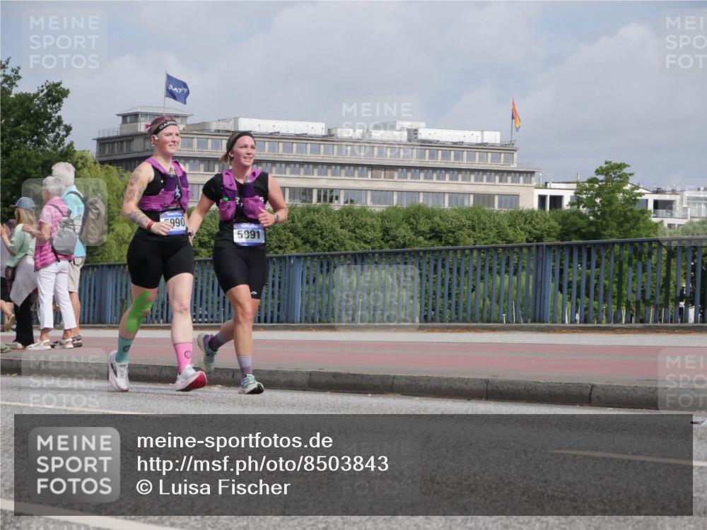29.06.2025 - hella hamburg halbmarathon Luisa Fischer http://msf.ph/oto/8503843 29.06.2025 10:14:24 Kennedybrücke 990, 5991, 1166, 1866, 1992, 4227, 5254, 5379, 5990, 5991, 9169, 9191, 10428 meine-sportfotos.de
