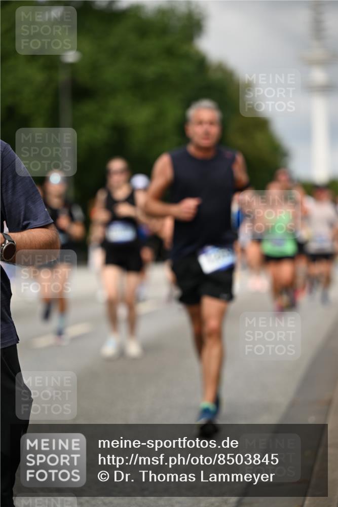 29.06.2025 - hella hamburg halbmarathon Dr. Thomas Lammeyer http://msf.ph/oto/8503845 29.06.2025 10:26:18 Kennedybrücke 1158, 1269, 1294, 1419, 1668, 1963, 2009, 2063, 2172, 2919, 3108, 3172, 3735, 3768, 3825, 3826, 3946, 4046, 4114, 4289, 4375, 4376, 4556, 5079, 5641, 6030, 6676, 6805, 6849, 7375, 7612, 7672, 7794, 8431, 8860, 8884, 8896, 8954, 9002, 9062, 9204, 9327, 9516, 9635, 9788, 9807, 10167, 10710, 10902, 10921, 10961 meine-sportfotos.de