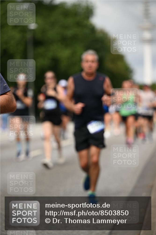 29.06.2025 - hella hamburg halbmarathon Dr. Thomas Lammeyer http://msf.ph/oto/8503850 29.06.2025 10:26:18 Kennedybrücke 1158, 1269, 1294, 1419, 1668, 1963, 2009, 2063, 2172, 2919, 3108, 3172, 3735, 3768, 3825, 3826, 3946, 4046, 4114, 4289, 4375, 4376, 4556, 5079, 5641, 6030, 6676, 6805, 6849, 7375, 7612, 7672, 7794, 8431, 8860, 8884, 8896, 8954, 9002, 9062, 9204, 9327, 9516, 9635, 9788, 9807, 10167, 10710, 10902, 10921, 10961 meine-sportfotos.de