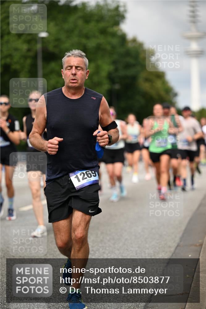 29.06.2025 - hella hamburg halbmarathon Dr. Thomas Lammeyer http://msf.ph/oto/8503877 29.06.2025 10:26:19 Kennedybrücke 1158, 1269, 1294, 1419, 1668, 1963, 2009, 2063, 2172, 2919, 3108, 3172, 3735, 3768, 3825, 3826, 3946, 4046, 4114, 4289, 4375, 4376, 4556, 5079, 6030, 6303, 6676, 6805, 6849, 7162, 7375, 7612, 7794, 8431, 8860, 8884, 8896, 8954, 9002, 9062, 9204, 9327, 9516, 9635, 9788, 9807, 10167, 10241, 10663, 10710, 10902, 10921, 10961 meine-sportfotos.de