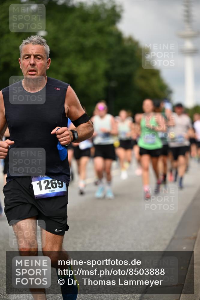 29.06.2025 - hella hamburg halbmarathon Dr. Thomas Lammeyer http://msf.ph/oto/8503888 29.06.2025 10:26:20 Kennedybrücke 1158, 1269, 1294, 1419, 1598, 1668, 1963, 2009, 2063, 2172, 2919, 3108, 3172, 3458, 3735, 3768, 3825, 3946, 4114, 4289, 4375, 4376, 4556, 5079, 6030, 6303, 6676, 6805, 6849, 6977, 7162, 7375, 7612, 7794, 8431, 8860, 8884, 8896, 8954, 9002, 9062, 9204, 9327, 9516, 9635, 9788, 9807, 10167, 10241, 10663, 10710, 10902, 10921, 10961 meine-sportfotos.de