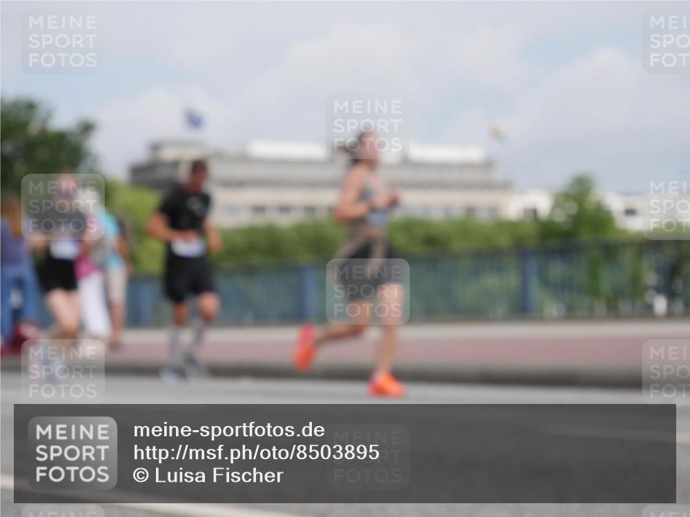 29.06.2025 - hella hamburg halbmarathon Luisa Fischer http://msf.ph/oto/8503895 29.06.2025 10:14:30 Kennedybrücke 1166, 1992, 4227, 5254, 5990, 5991, 7571, 9191, 10428 meine-sportfotos.de
