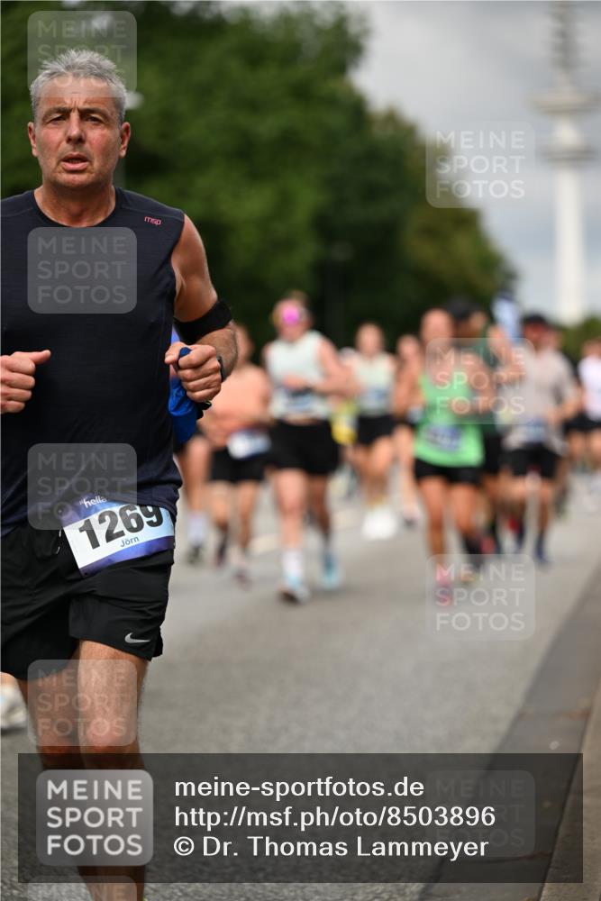 29.06.2025 - hella hamburg halbmarathon Dr. Thomas Lammeyer http://msf.ph/oto/8503896 29.06.2025 10:26:20 Kennedybrücke 1158, 1269, 1294, 1419, 1598, 1668, 1963, 2009, 2063, 2172, 2919, 3108, 3172, 3458, 3735, 3768, 3825, 3946, 4114, 4289, 4375, 4376, 4556, 5079, 6030, 6303, 6676, 6805, 6849, 6977, 7162, 7375, 7612, 7794, 8431, 8860, 8884, 8896, 8954, 9002, 9062, 9204, 9327, 9516, 9635, 9788, 9807, 10167, 10241, 10663, 10710, 10902, 10921, 10961 meine-sportfotos.de