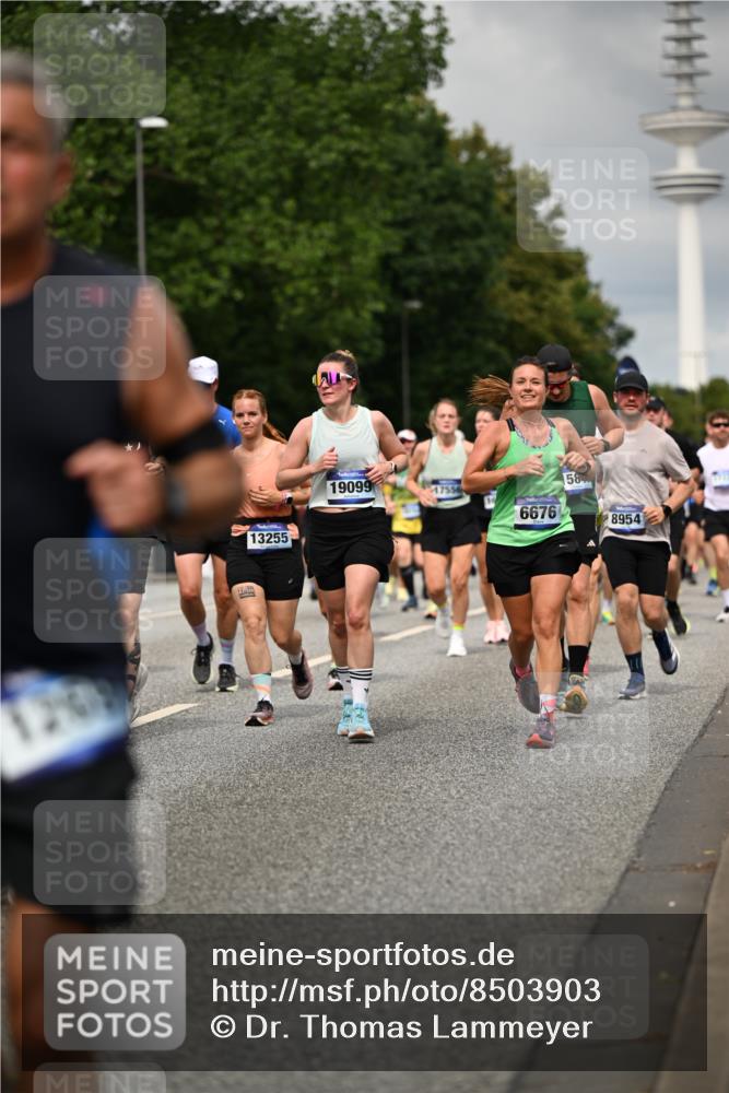 29.06.2025 - hella hamburg halbmarathon Dr. Thomas Lammeyer http://msf.ph/oto/8503903 29.06.2025 10:26:20 Kennedybrücke 1158, 1269, 1294, 1419, 1598, 1668, 1963, 2009, 2063, 2172, 2919, 3108, 3172, 3458, 3735, 3768, 3825, 3946, 4114, 4289, 4375, 4376, 4556, 5079, 6030, 6303, 6676, 6805, 6849, 6977, 7162, 7375, 7612, 7794, 8431, 8860, 8884, 8896, 8954, 9002, 9062, 9204, 9327, 9516, 9635, 9788, 9807, 10167, 10241, 10663, 10710, 10902, 10921, 10961 meine-sportfotos.de