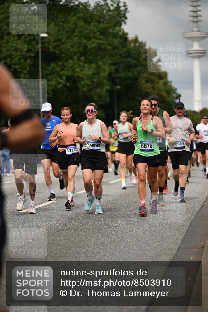 29.06.2025 - hella hamburg halbmarathon Dr. Thomas Lammeyer http://msf.ph/oto/8503910 29.06.2025 10:26:20 Kennedybrücke 1158, 1269, 1294, 1419, 1598, 1668, 1963, 2009, 2063, 2172, 2919, 3108, 3172, 3458, 3735, 3768, 3825, 3946, 4114, 4289, 4375, 4376, 4556, 5079, 6030, 6303, 6676, 6805, 6849, 6977, 7162, 7375, 7612, 7794, 8431, 8860, 8884, 8896, 8954, 9002, 9062, 9204, 9327, 9516, 9635, 9788, 9807, 10167, 10241, 10663, 10710, 10902, 10921, 10961 meine-sportfotos.de