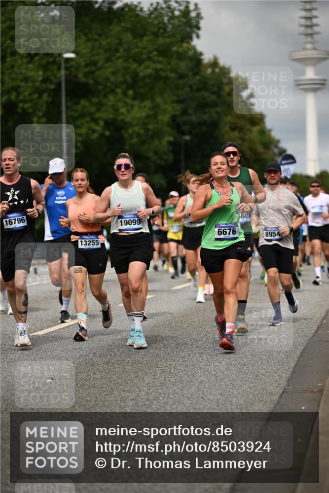 29.06.2025 - hella hamburg halbmarathon Dr. Thomas Lammeyer http://msf.ph/oto/8503924 29.06.2025 10:26:21 Kennedybrücke 1269, 1294, 1419, 1598, 1668, 1963, 2009, 2063, 2172, 2919, 3108, 3172, 3458, 3735, 3768, 3825, 3946, 4113, 4114, 4289, 4375, 4376, 4556, 5079, 6030, 6303, 6676, 6805, 6849, 6977, 7097, 7162, 7375, 7612, 7794, 8431, 8860, 8884, 8954, 9002, 9062, 9204, 9327, 9516, 9788, 9807, 10167, 10241, 10663, 10710, 10902, 10921, 10961 meine-sportfotos.de