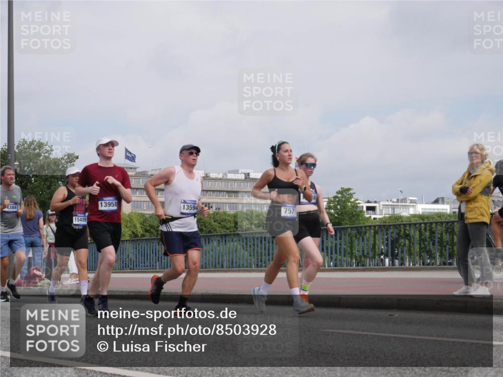 29.06.2025 - hella hamburg halbmarathon Luisa Fischer http://msf.ph/oto/8503928 29.06.2025 10:14:36 Kennedybrücke 4384, 15409, 13958, 13594, 757, 2661, 5254, 7571, 8368, 10042 meine-sportfotos.de