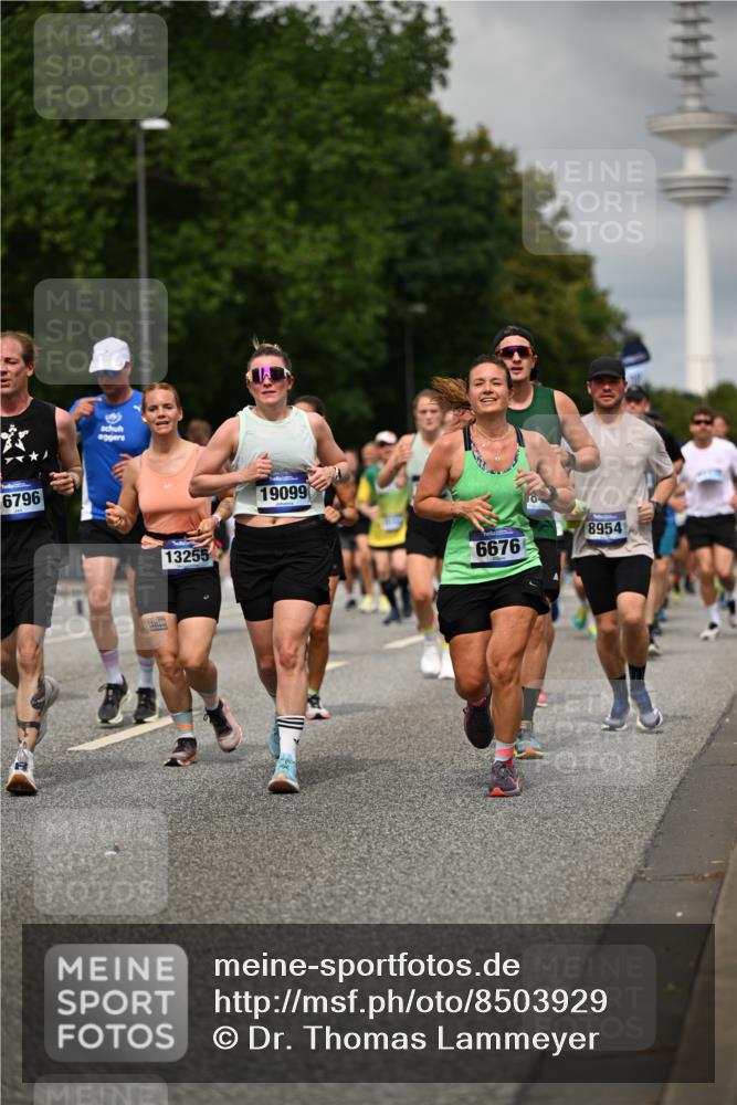 29.06.2025 - hella hamburg halbmarathon Dr. Thomas Lammeyer http://msf.ph/oto/8503929 29.06.2025 10:26:21 Kennedybrücke 1269, 1294, 1419, 1598, 1668, 1963, 2009, 2063, 2172, 2919, 3108, 3172, 3458, 3735, 3768, 3825, 3946, 4113, 4114, 4289, 4375, 4376, 4556, 5079, 6030, 6303, 6676, 6805, 6849, 6977, 7097, 7162, 7375, 7612, 7794, 8431, 8860, 8884, 8954, 9002, 9062, 9204, 9327, 9516, 9788, 9807, 10167, 10241, 10663, 10710, 10902, 10921, 10961 meine-sportfotos.de