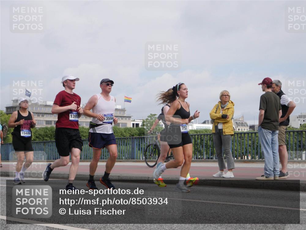 29.06.2025 - hella hamburg halbmarathon Luisa Fischer http://msf.ph/oto/8503934 29.06.2025 10:14:36 Kennedybrücke 1395, 13594, 15409, 757, 2661, 5254, 7571, 8368, 10042 meine-sportfotos.de
