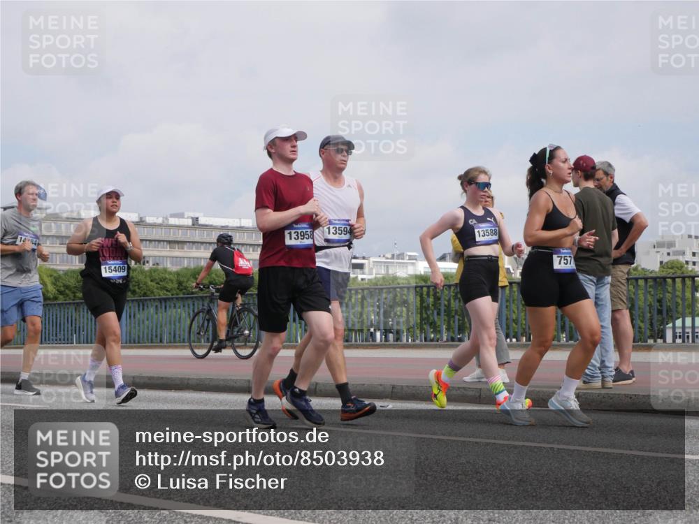 29.06.2025 - hella hamburg halbmarathon Luisa Fischer http://msf.ph/oto/8503938 29.06.2025 10:14:37 Kennedybrücke 14, 84, 15409, 4377, 13958, 13594, 13588, 757, 2661, 5254, 7571, 8368, 10042 meine-sportfotos.de