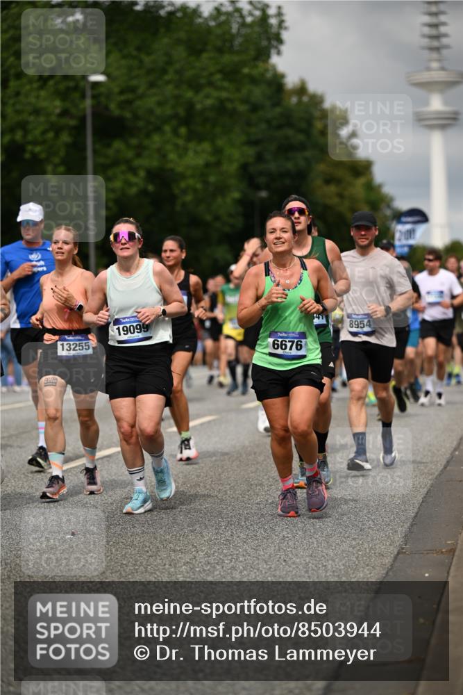 29.06.2025 - hella hamburg halbmarathon Dr. Thomas Lammeyer http://msf.ph/oto/8503944 29.06.2025 10:26:21 Kennedybrücke 1269, 1294, 1419, 1598, 1668, 1963, 2009, 2063, 2172, 2919, 3108, 3172, 3458, 3735, 3768, 3825, 3946, 4113, 4114, 4289, 4375, 4376, 4556, 5079, 6030, 6303, 6676, 6805, 6849, 6977, 7097, 7162, 7375, 7612, 7794, 8431, 8860, 8884, 8954, 9002, 9062, 9204, 9327, 9516, 9788, 9807, 10167, 10241, 10663, 10710, 10902, 10921, 10961 meine-sportfotos.de