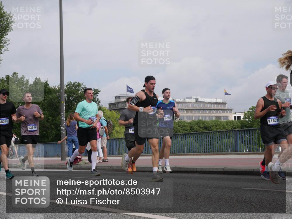 29.06.2025 - hella hamburg halbmarathon Luisa Fischer http://msf.ph/oto/8503947 29.06.2025 10:14:41 Kennedybrücke 8395, 13542, 119, 261, 8368, 11507, 1, 001, 1062, 2661, 7474, 8368, 10042 meine-sportfotos.de
