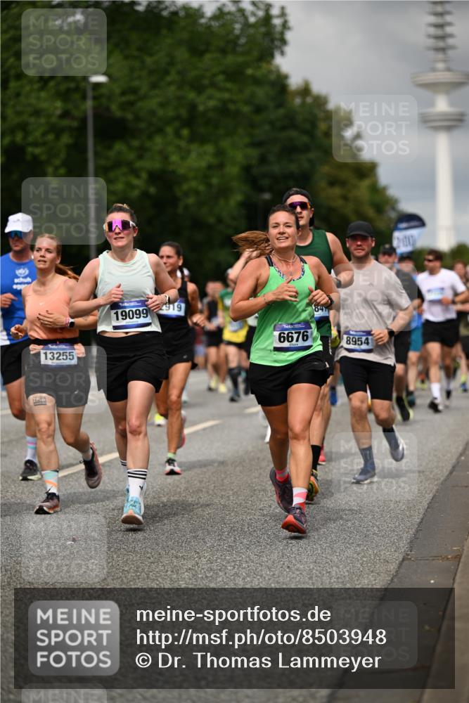 29.06.2025 - hella hamburg halbmarathon Dr. Thomas Lammeyer http://msf.ph/oto/8503948 29.06.2025 10:26:21 Kennedybrücke 1269, 1294, 1419, 1598, 1668, 1963, 2009, 2063, 2172, 2919, 3108, 3172, 3458, 3735, 3768, 3825, 3946, 4113, 4114, 4289, 4375, 4376, 4556, 5079, 6030, 6303, 6676, 6805, 6849, 6977, 7097, 7162, 7375, 7612, 7794, 8431, 8860, 8884, 8954, 9002, 9062, 9204, 9327, 9516, 9788, 9807, 10167, 10241, 10663, 10710, 10902, 10921, 10961 meine-sportfotos.de