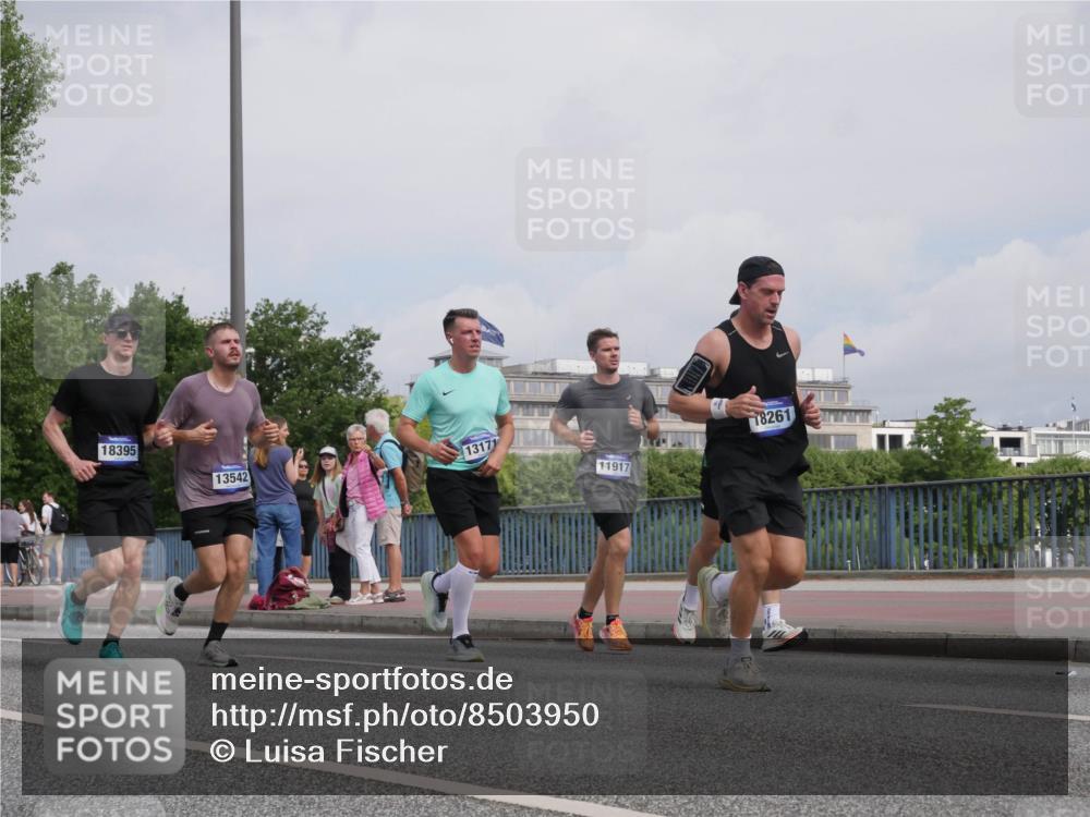 29.06.2025 - hella hamburg halbmarathon Luisa Fischer http://msf.ph/oto/8503950 29.06.2025 10:14:42 Kennedybrücke 18395, 13171, 13542, 11917, 18261, 1062, 2661, 7474, 8368, 10042 meine-sportfotos.de
