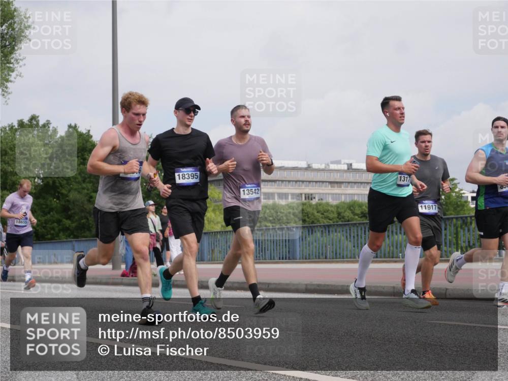 29.06.2025 - hella hamburg halbmarathon Luisa Fischer http://msf.ph/oto/8503959 29.06.2025 10:14:42 Kennedybrücke 18655, 18395, 13542, 1317, 11917, 1062, 2661, 7474, 8368, 10042 meine-sportfotos.de