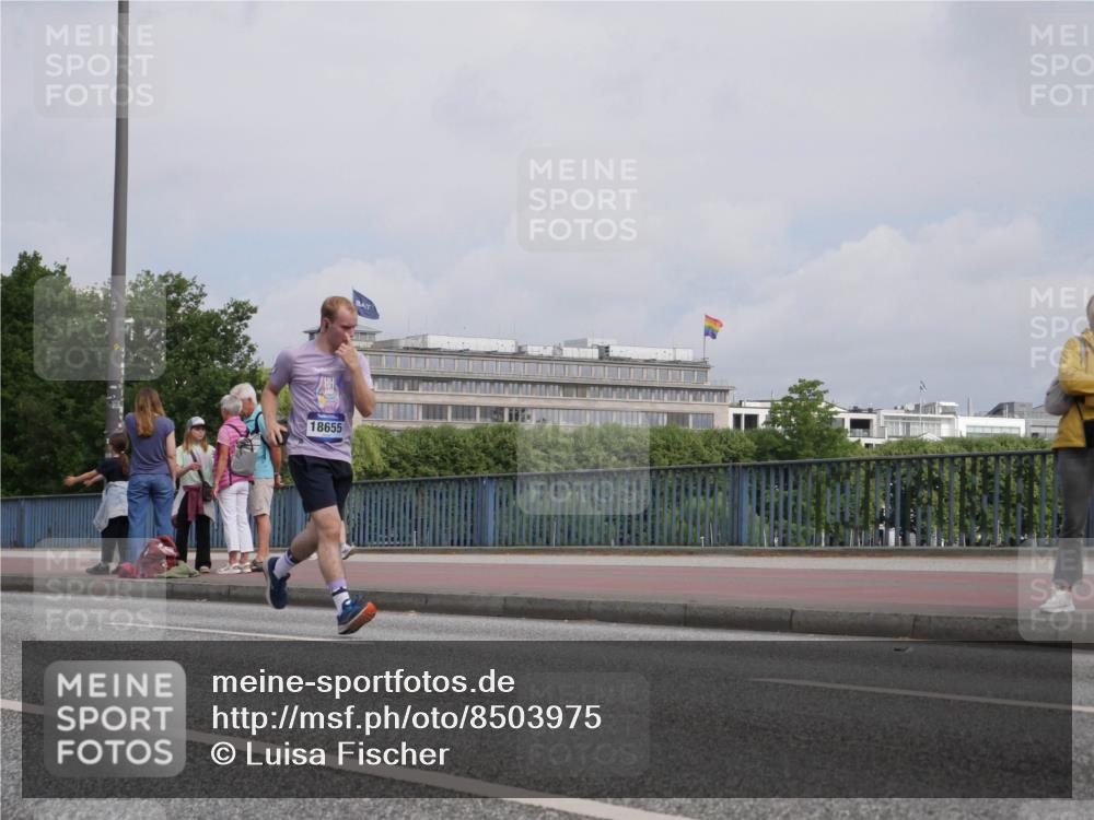 29.06.2025 - hella hamburg halbmarathon Luisa Fischer http://msf.ph/oto/8503975 29.06.2025 10:14:44 Kennedybrücke 18655, 1062, 2661, 7474, 8368, 10042 meine-sportfotos.de