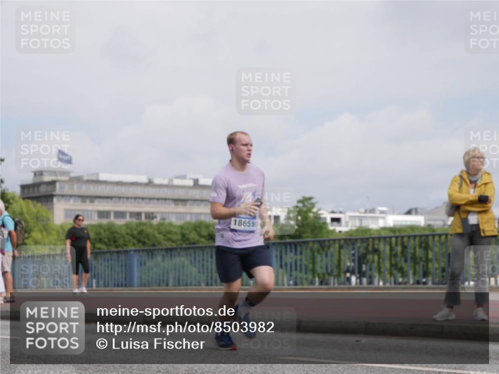 29.06.2025 - hella hamburg halbmarathon Luisa Fischer http://msf.ph/oto/8503982 29.06.2025 10:14:45 Kennedybrücke 18655, 1062, 2661, 7474, 8368, 9254, 10042 meine-sportfotos.de