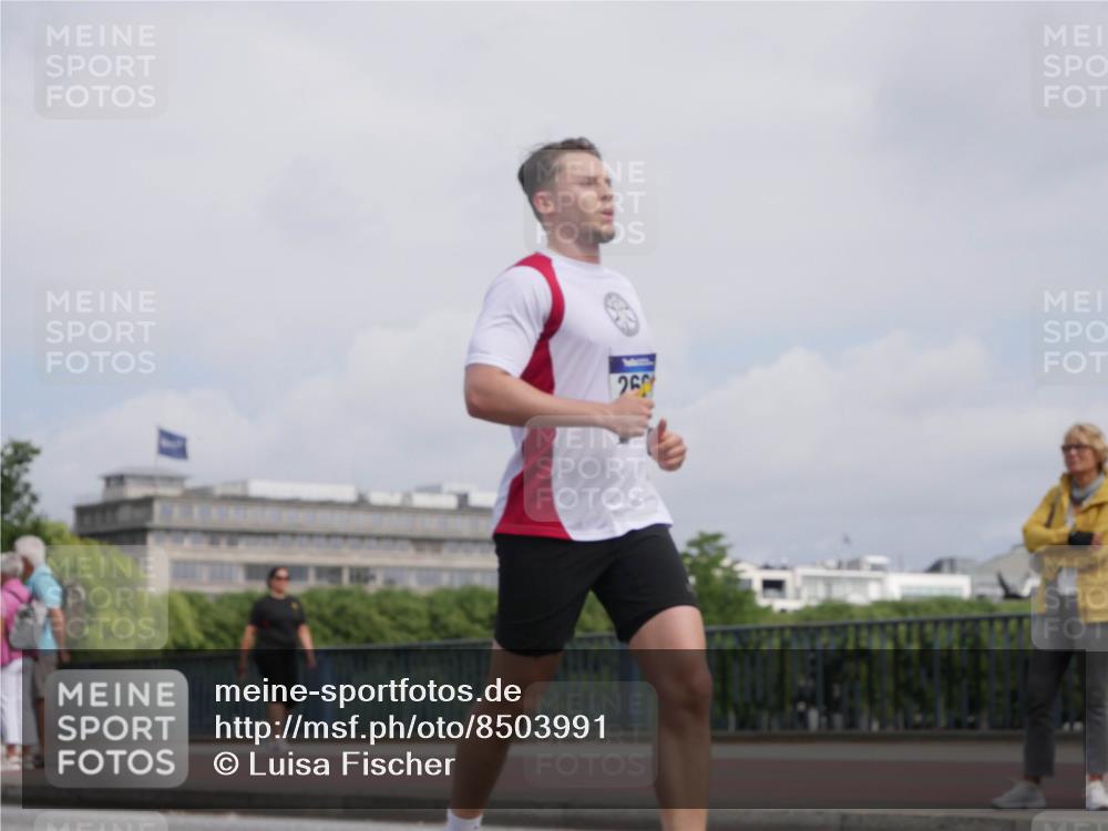 29.06.2025 - hella hamburg halbmarathon Luisa Fischer http://msf.ph/oto/8503991 29.06.2025 10:14:46 Kennedybrücke 1062, 2661, 3837, 7370, 7474, 8368, 9254 meine-sportfotos.de