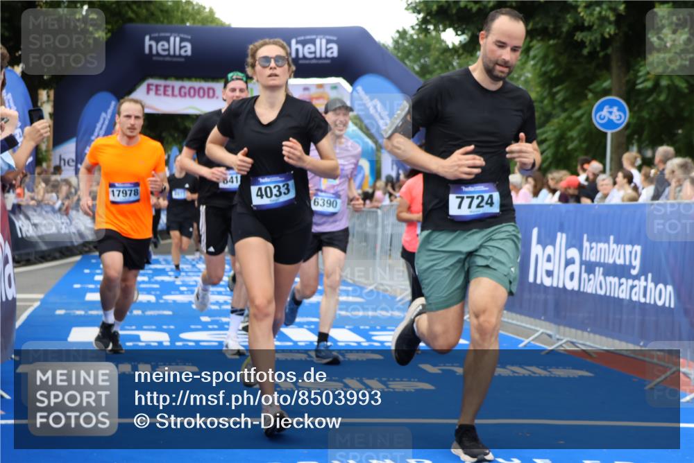 29.06.2025 - hella hamburg halbmarathon Strokosch-Dieckow http://msf.ph/oto/8503993 29.06.2025 10:51:58 Ziel 2818, 2823, 2880, 4033, 4297, 5102, 5336, 6390, 7130, 7409, 7724, 7732, 8413, 8856, 8977, 10057, 13799, 15356, 15506, 15690, 15829, 16179, 16666, 17815, 17962, 17978, 18869 meine-sportfotos.de