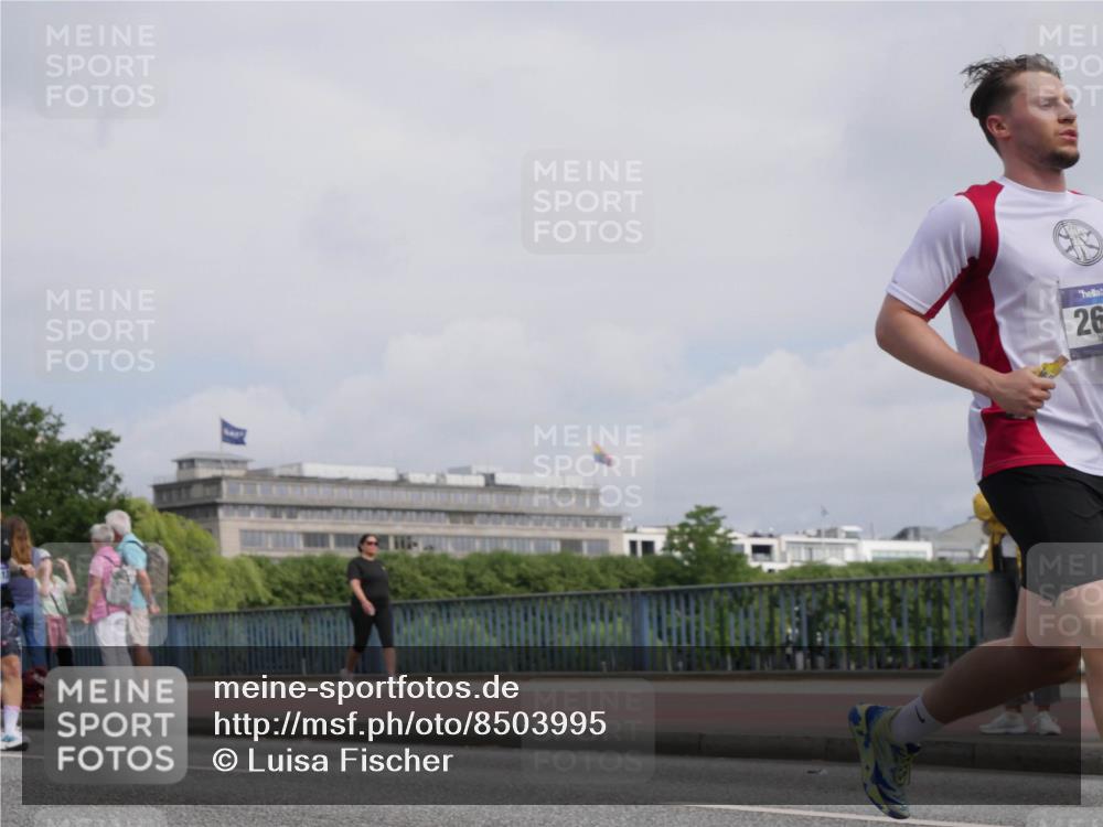 29.06.2025 - hella hamburg halbmarathon Luisa Fischer http://msf.ph/oto/8503995 29.06.2025 10:14:47 Kennedybrücke 26, 1062, 1790, 2661, 3837, 7370, 7474, 8368, 9254 meine-sportfotos.de