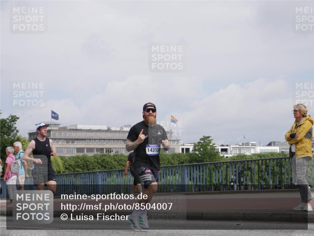 29.06.2025 - hella hamburg halbmarathon Luisa Fischer http://msf.ph/oto/8504007 29.06.2025 10:14:48 Kennedybrücke 14313, 1062, 1790, 2661, 3837, 7370, 7474, 9254 meine-sportfotos.de