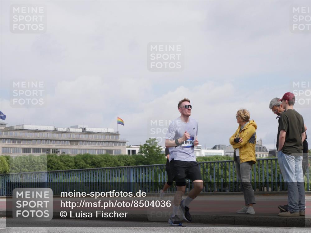 29.06.2025 - hella hamburg halbmarathon Luisa Fischer http://msf.ph/oto/8504036 29.06.2025 10:14:51 Kennedybrücke 6976, 1062, 1790, 3837, 6966, 7370, 7474, 9119, 9254 meine-sportfotos.de